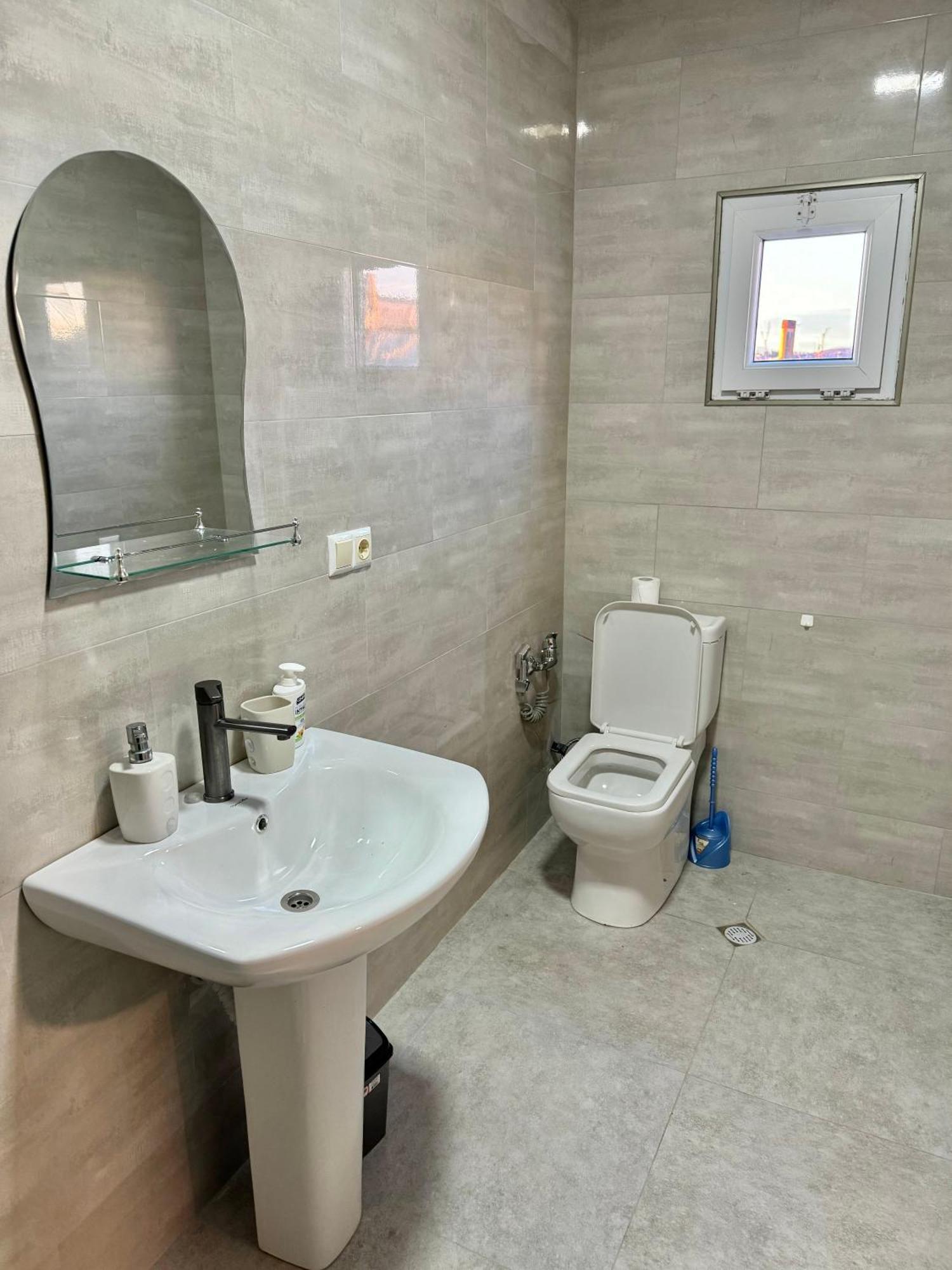 Guest House Amo Kutaisi Ngoại thất bức ảnh